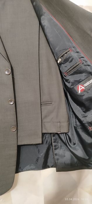 Продам мужские костюмы