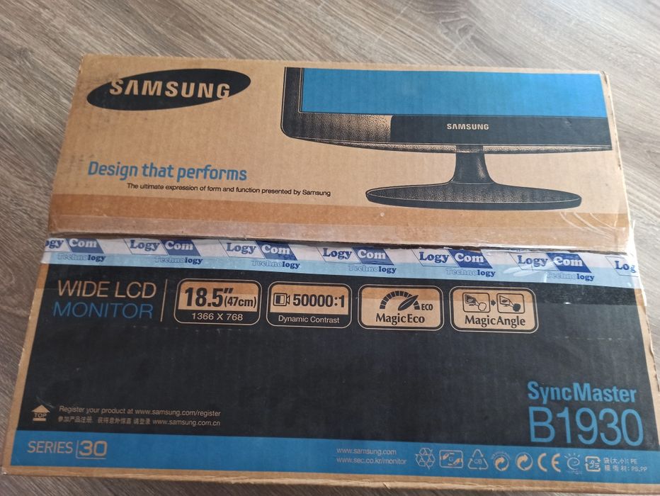 лед монитор отличного качества Samsung,всё шнуры присутствуют
З