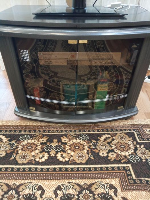 Тумбочка под теьевизор