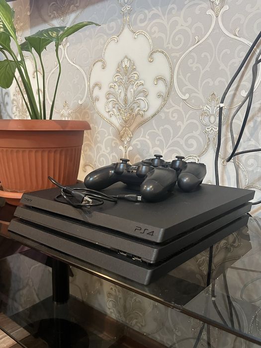 Продам PlayStation 4 Pro