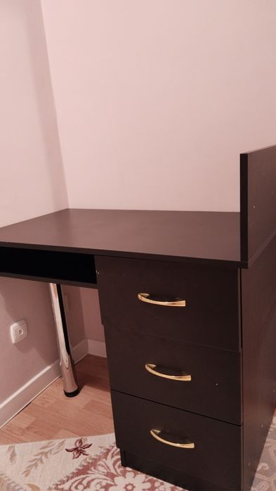 Офисная мебель ( компьютерный стол)