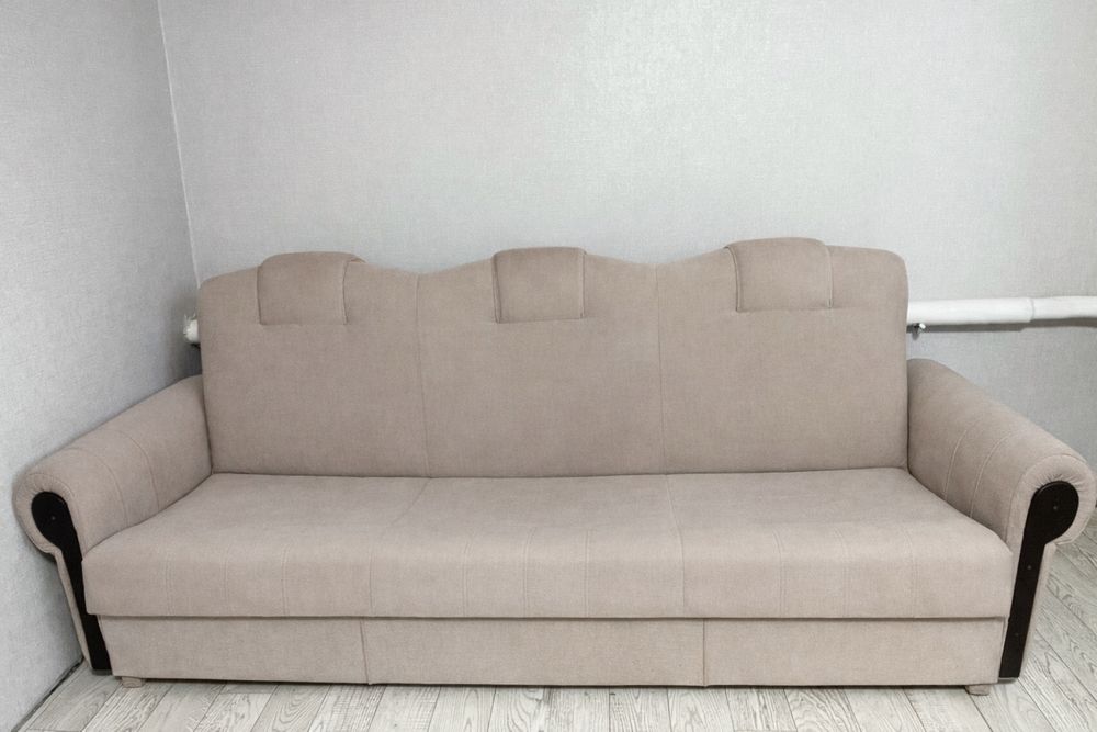 Продам два кресла и диван