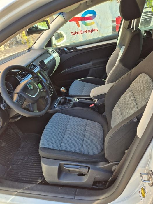 SKODA Superb 2012 — imagine 3
