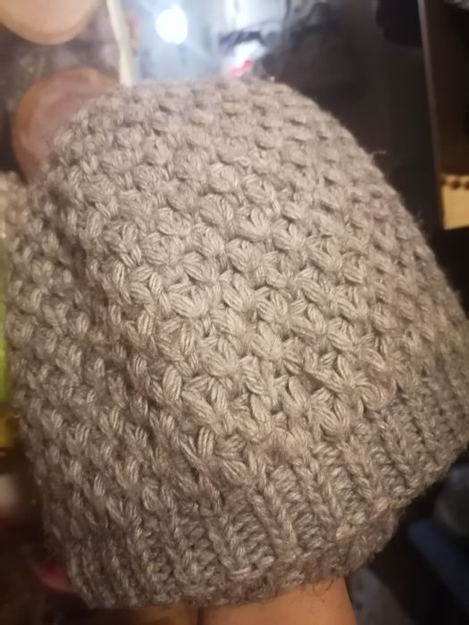Женская вязаная шапка