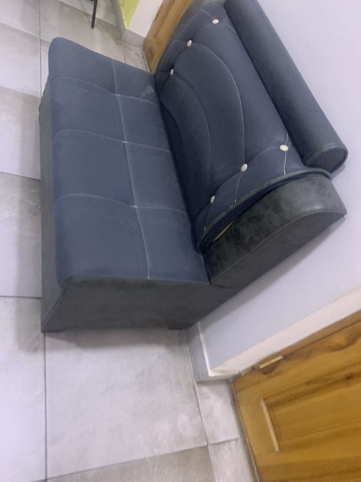 Стеллаж, витринный холодильник, диван и прочее