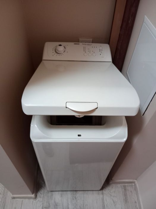 Пералня с горно зареждане ZANUSSI
