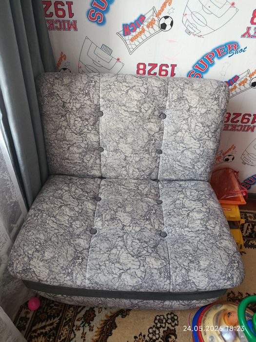 Продам 2 кресла (раскладной)