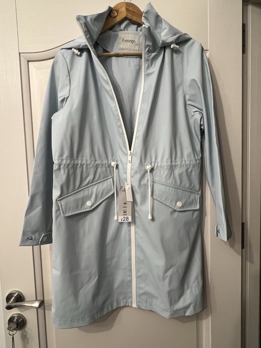 Jacheta dama ploaie, M