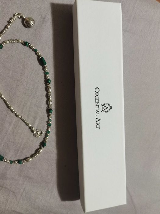 Сребърно колие с малахит