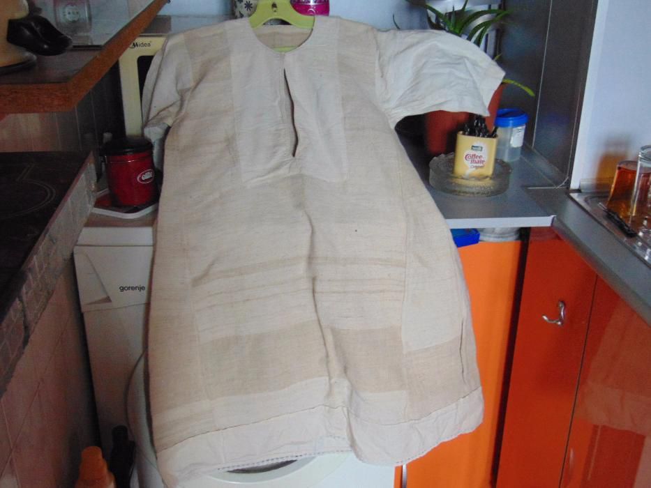 Женска риза от бабин чеиз, народна носия, сукман, престилка