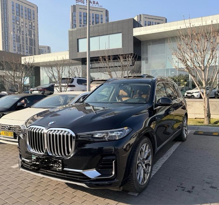 BMW X7 2021 года