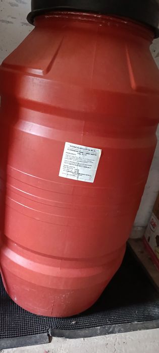 Продавам 2 бр бидони от 250л