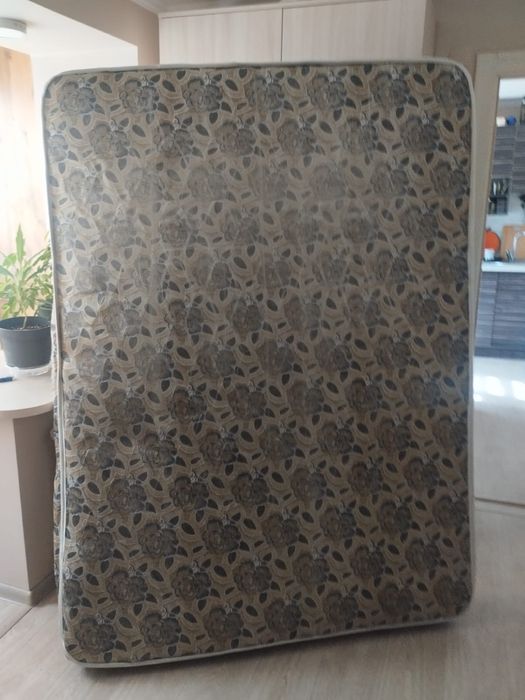 Матрас бесплатно, в нормальном состоянии, только самовывоз