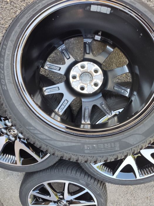 17" оригинални алуминиеви джанти за Toyota Yaris hybrid.