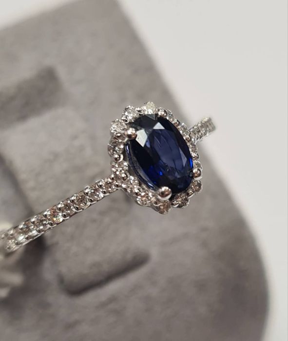 Inel din aur alb de 14k, cu safir natural si diamante naturale, IAU806