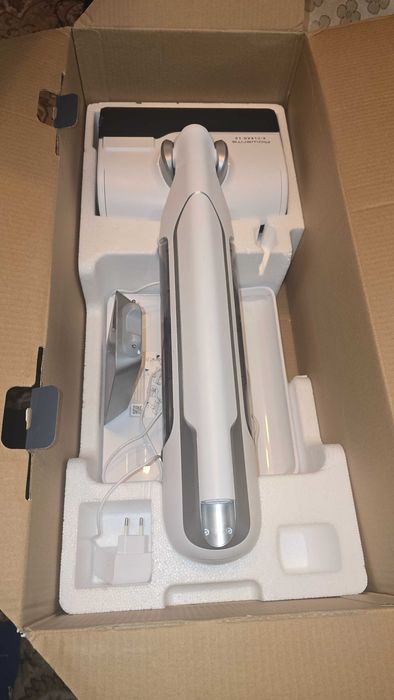 Aspirator vertical fara fir cu spalare Rowenta X-Clean 10