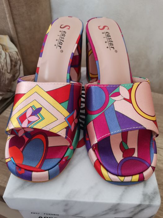 Елегантни цветни чехли