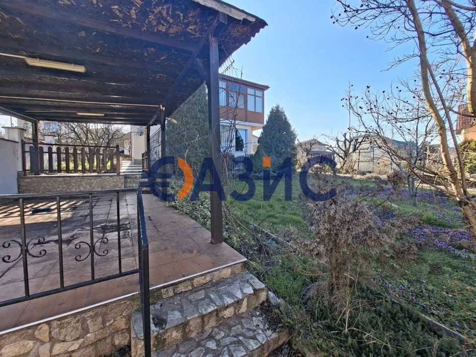 Къща 173 кв. м. на парцел 757 кв. м., в с. близнаци, Общ. Аврен,