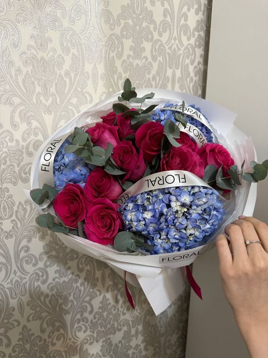 Цветы ,букет розы и гортентизия