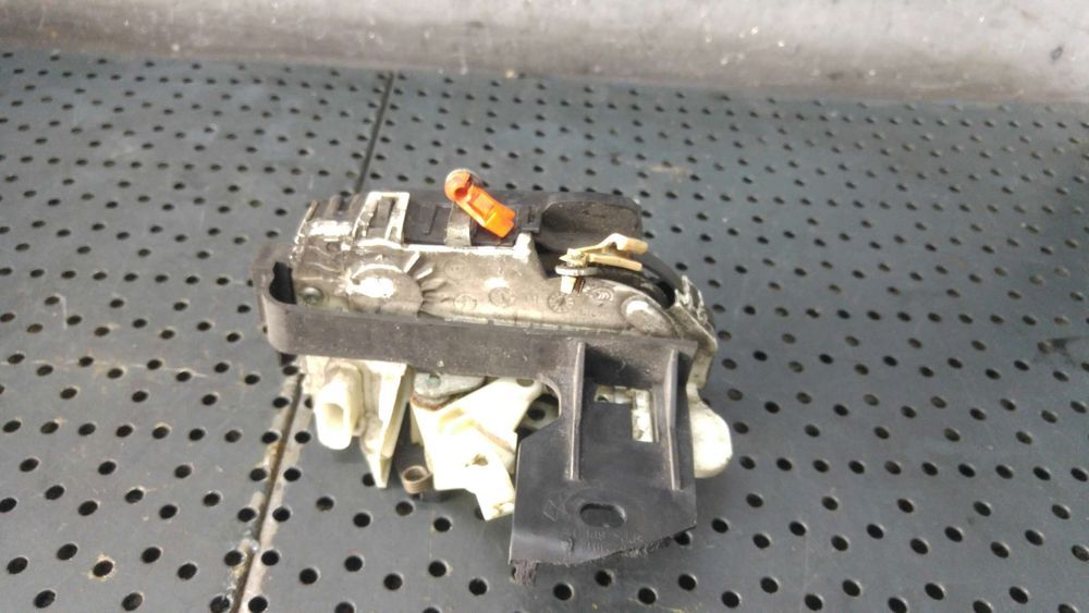 Broasca usa stanga fata dodge caliber p04589409ae