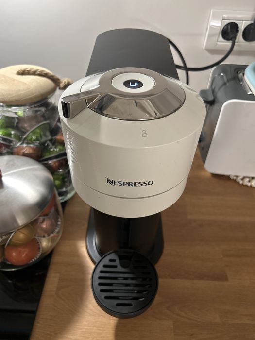 Vand aparat Nespresso Vertuo