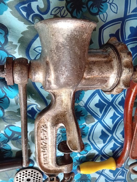 Ръчни месомелачки