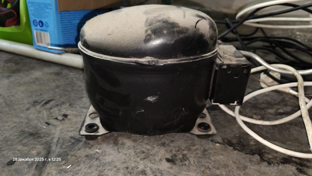 Продам компрессор холодильника indezit.