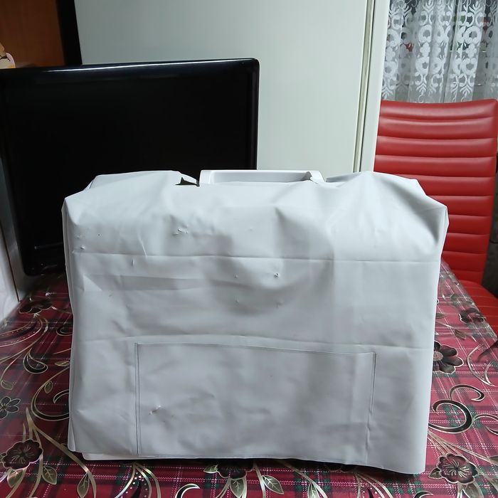 Masina de cusut SINGER SC220 cu butoniera automata dintr-un singur pas