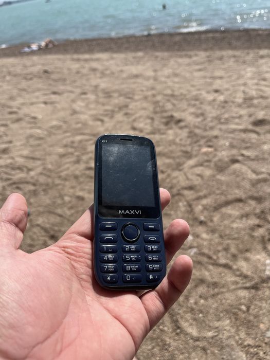 Maxvi k17 кнопочный телефон