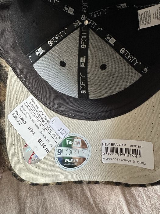 Дамска шапка с козирка