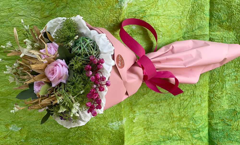 Аранжирани букети от сухи и изкуствени цветя