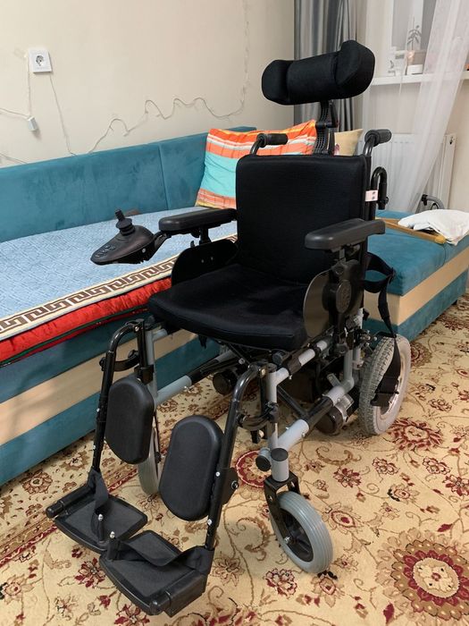 Инвалидная коляска с электроприводом