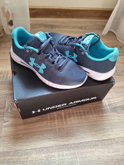 Vând pantof sport dama Under Armour