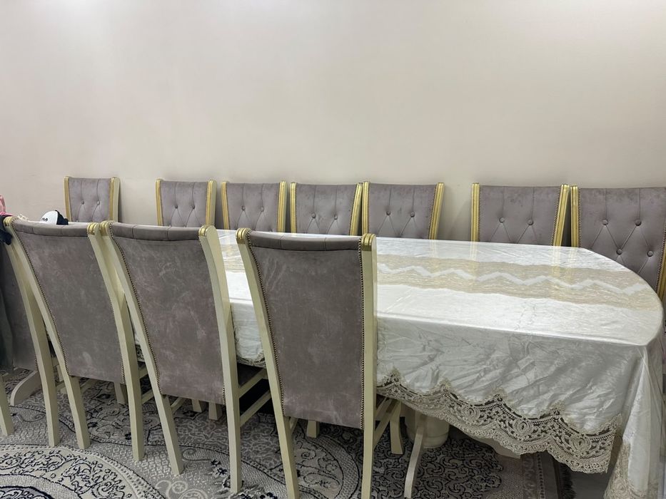 Продам стол для зала 4м