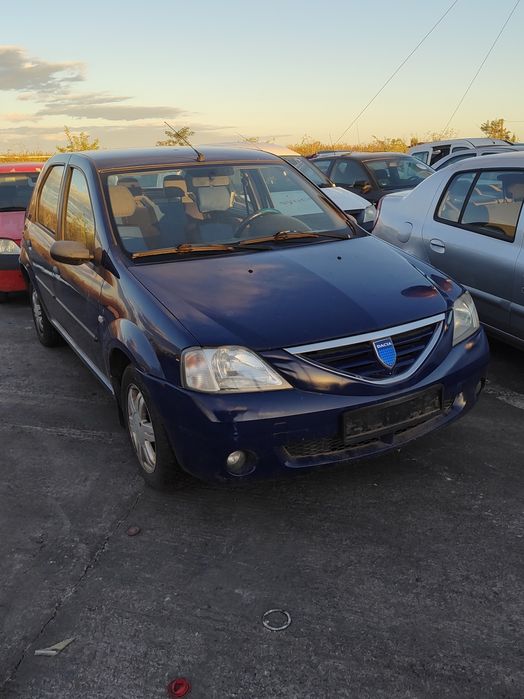Dezmembrez Dacia Logan