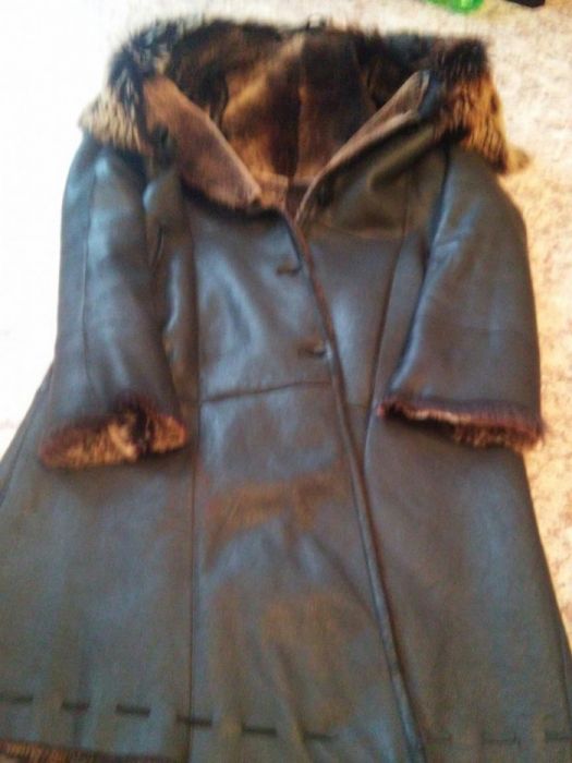 Продаю натуральную женскую дубленку