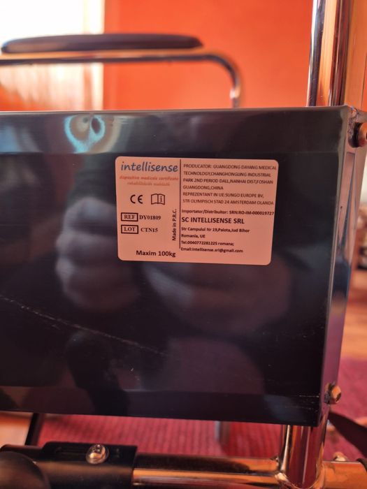 Scaun cu rotile pliabil