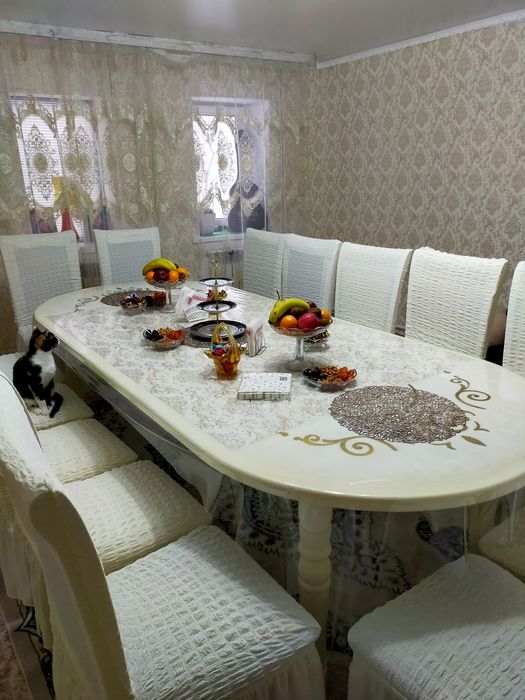 Стол в гостинную