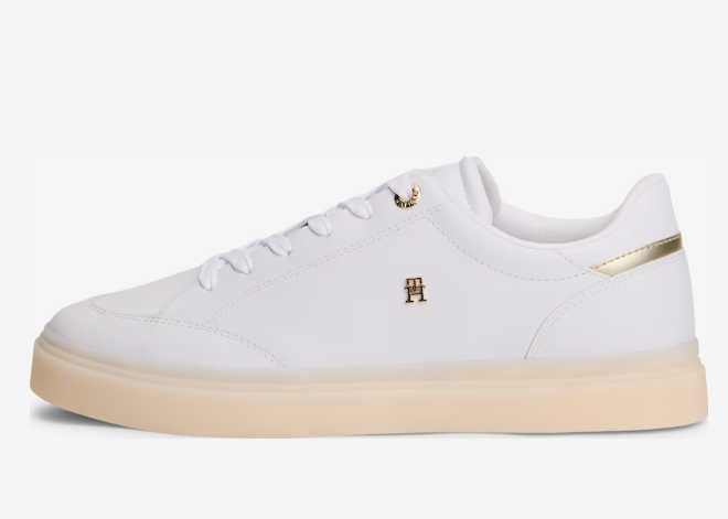 Tommy Hilfiger, цвят - бял, размер 41. Нови с кутия. Стелка 26 см. Естествена кожа