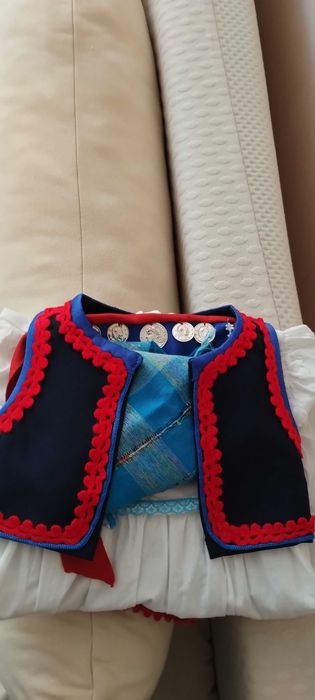 Бутиков фолклорен сет за момиченце свисочина около 104 см
