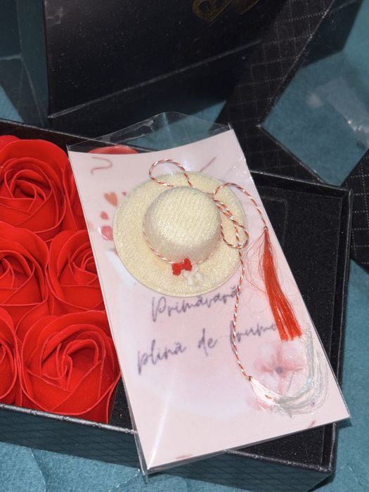 Vând diferite modele de mărțișoare