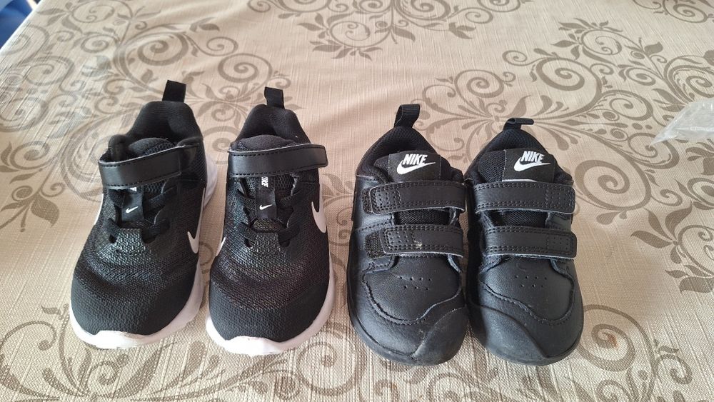 Adidasi copii Nike, marimea 23,5 cm, ambele perechi 120 lei