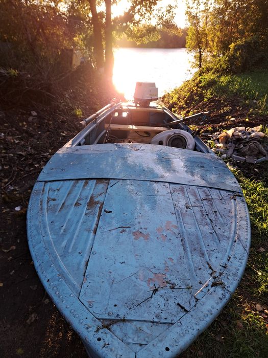 Лодка казанка с двигателем