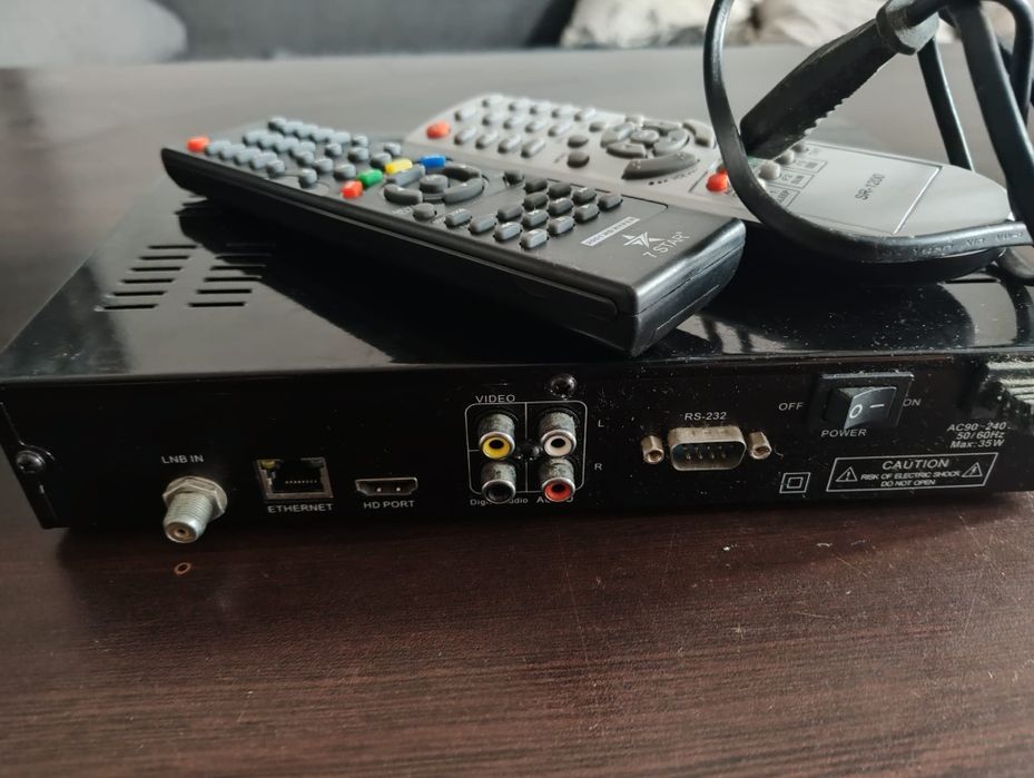 Vând un sistem întreg de recepție TV prin satelit