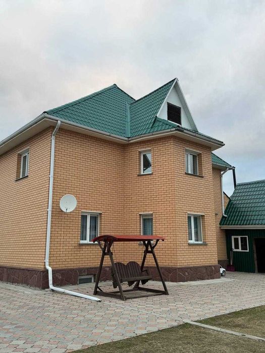 Продам двухэтажный дом