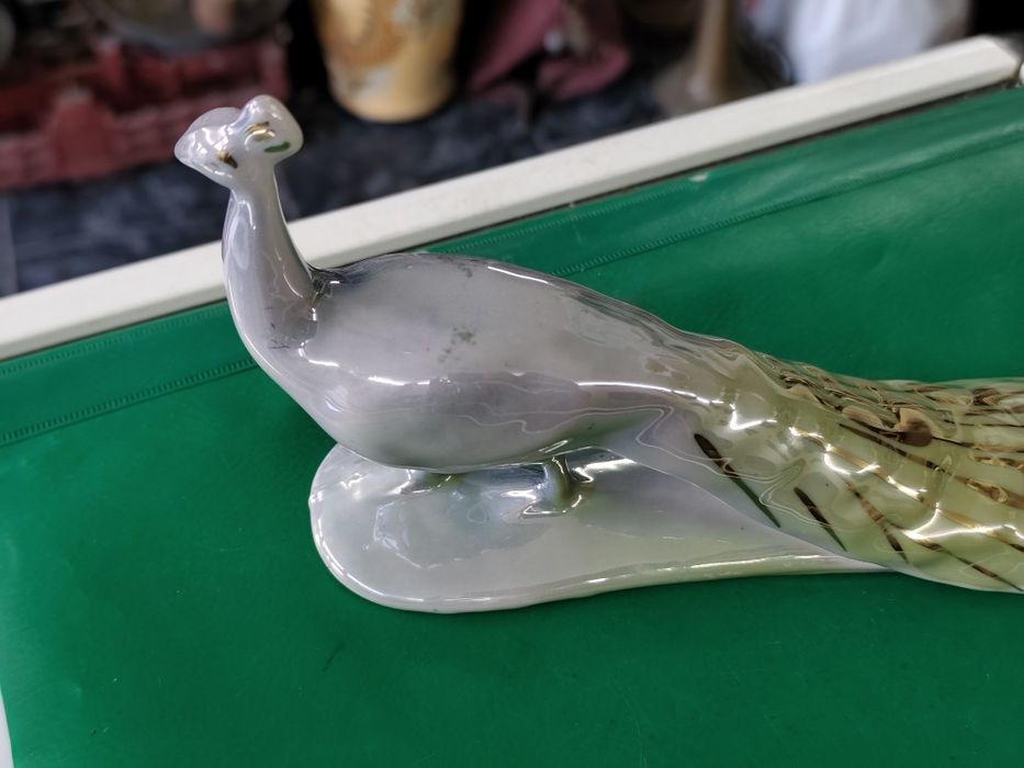 Българска порцеланова статуетка паун