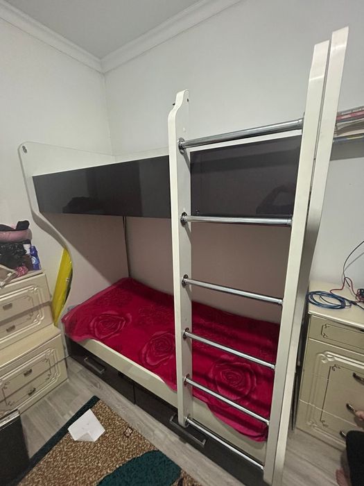 Двухярусная детская кровать