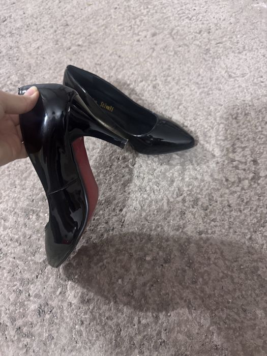 Туфли на каблуках лакированные