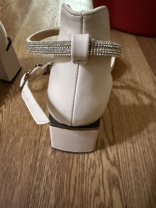 Продам босоножки женские