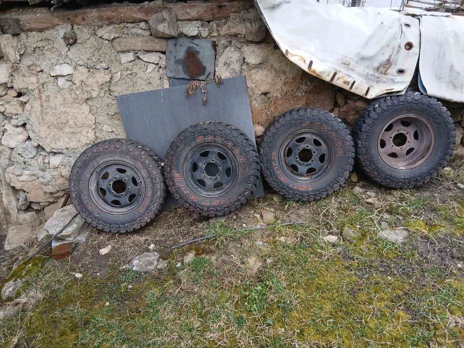 Гуми с джанти 235/75/15